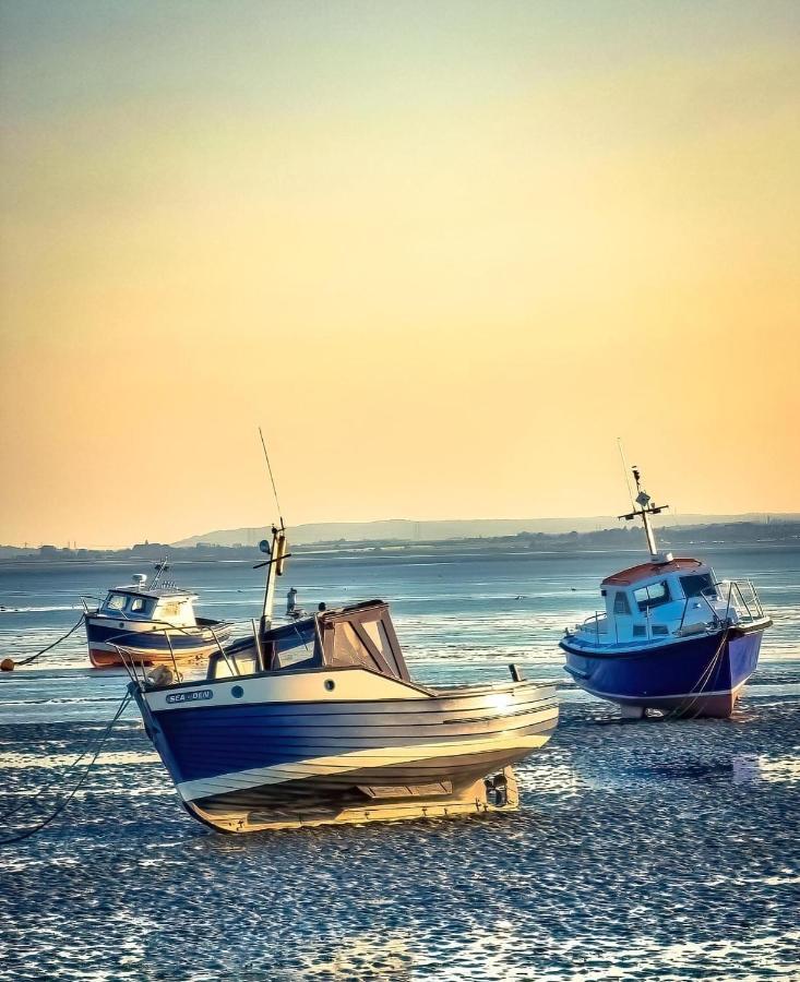 Marine Villa Hotel & Suites - Close To Beach, Train Station & Southend Airport Экстерьер фото